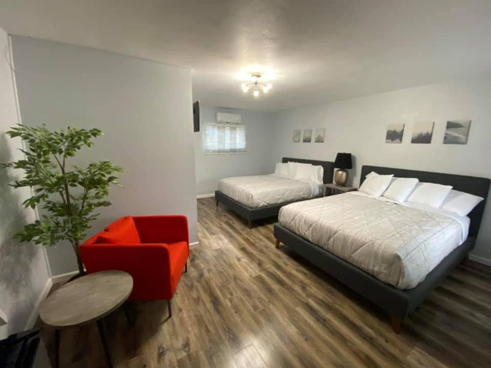 Deluxe Queen Room interior